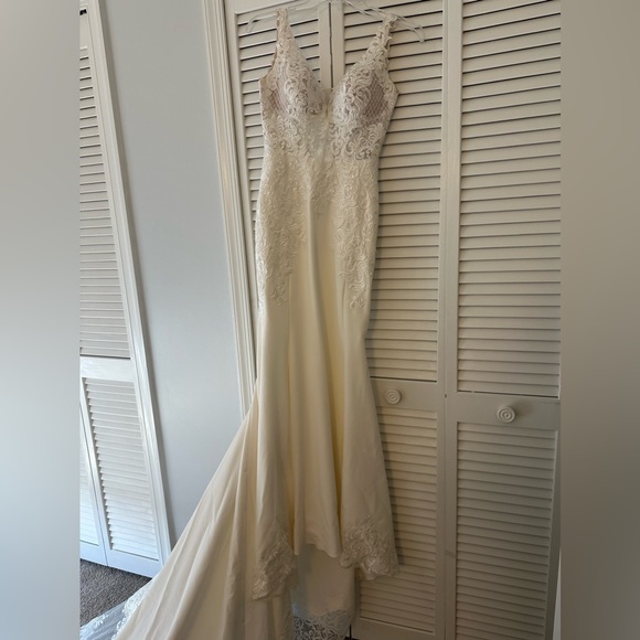 Essence Designs (Essence of Australia) Wedding Dress - Picture 10 of 14